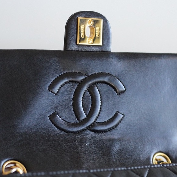 Vintage Chanel / Black Lambskin
20cm Square with 24k Gold
Hardware - Picture 10 of 14